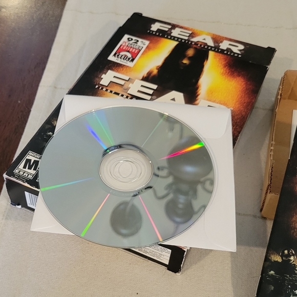 2005 FEAR PC Gamers Editors Choice Edition - Picture 9 of 16